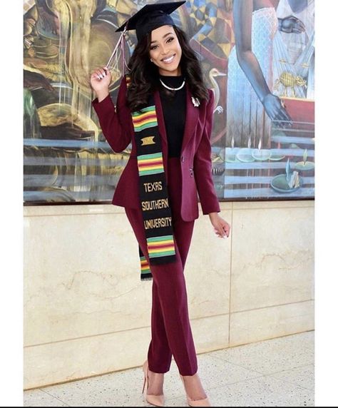 Outfit Ideas University, University Graduation Outfit, Graduation Outfit Ideas University, Outfit Graduacion, Graduation Pictures Outfits, Graduation Ceremony Outfit, Graduation Outfits For Women, Graduation Outfit College, Graduation Attire