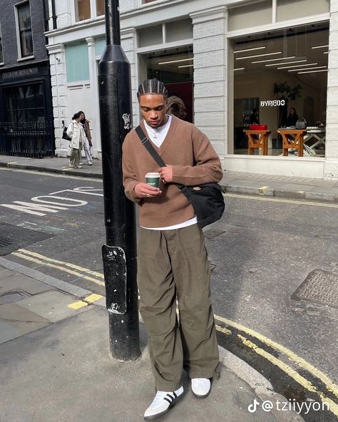 90s Neutral Fashion, Men’s Brown Outfit, Layered Summer Outfits Men, Baggy Dark Academia Outfit, Relaxed Outfit Men, Black Men 90s Fashion, Andro Style, Neo Soul Outfits, Men Street Fashion