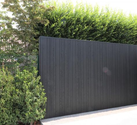 Black Timber Fence, Dark Wood Fence, Black Wooden Fence, Black Wood Fence, Minimalist Fence, Black Garden Fence, Modern Fences, Modern Wood Fence, Driveway Entrance Landscaping