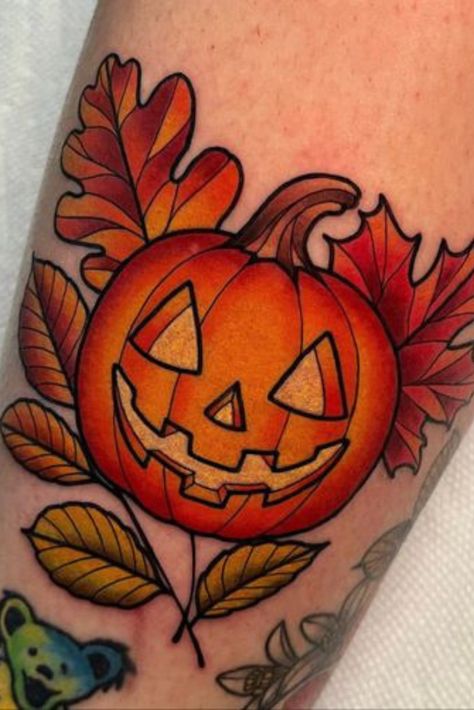 Samhain Tattoo, Cute Halloween Tattoos, Lantern Tattoo, Pumpkin Tattoo, Autumn Tattoo, Spooky Tattoos, Gorgeous Tattoos, Halloween Tattoo, Spooky Designs