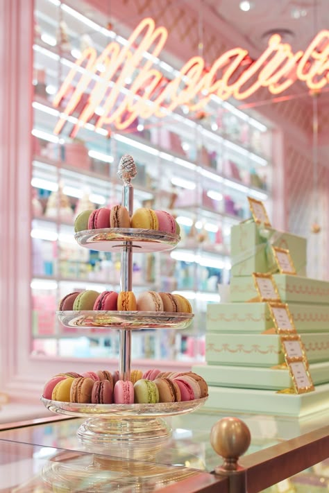 Confectionery Design Interior, Cake Shop Decor, Unique Cafe Ideas, Laduree Interior, Cake Shop Aesthetic, Pink Bakery Aesthetic, Pastry Shop Aesthetic, Dessert Shop Interior, Laduree Aesthetic