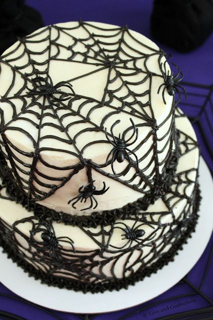 Black Velvet Spider Cake from LoveandConfections.com #SundaySupper Black Velvet Cake Recipe, Velvet Spider, Black Velvet Cake, Piping Ideas, Black Velvet Cakes, Peeps Cake, Vanilla Bean Buttercream, Spider Cake, Spooky Cake