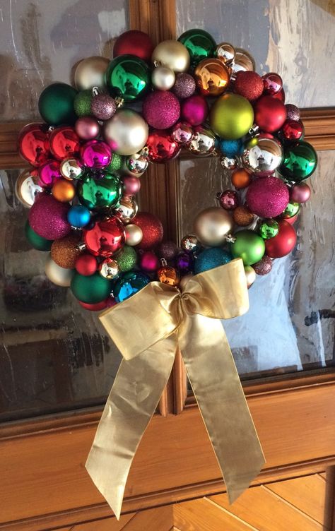 Christmas Bubble Wreath Bubble Wreath, Xmas Ideas, Business Idea, Ornament Wreath, Christmas Ideas, Christmas Decor, Christmas Wreaths, Wreath, Bubbles