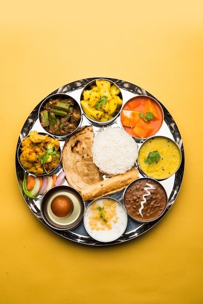 North Indian Veg Thali, Maharashtrian Thali Veg, 56 Bhog Thali, Veg Thali Indian, South Indian Thali, Gujarati Thali, Food Background Wallpapers, Indian Thali, Food Photography Composition