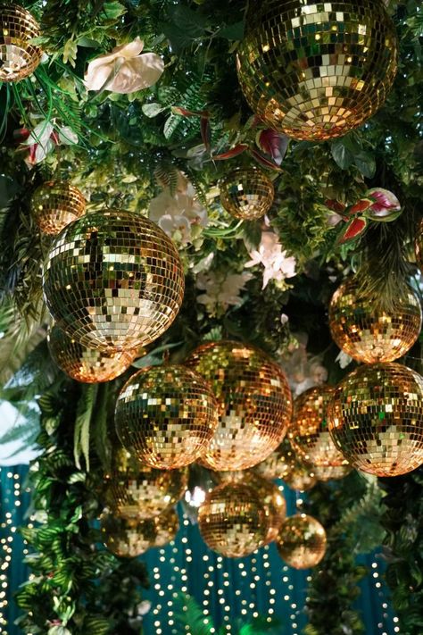 This Tropical Green and Gold Party Theme will bring a sense of luxury, sophistication, and disco to your next party, wedding, or event. Combined with the elements of the tropics, this elegant emerald green & gold dinner party setup is sure to wow yourself, and your guests. Friendsgiving Dinner Party Decor, Gold Disco Ball, Party Decorations Christmas, Dinner Party Decor, Friendsgiving Dinner Party, Thanksgiving Party Decorations, Disco Decorations, Party Decor Ideas, Neon Jungle