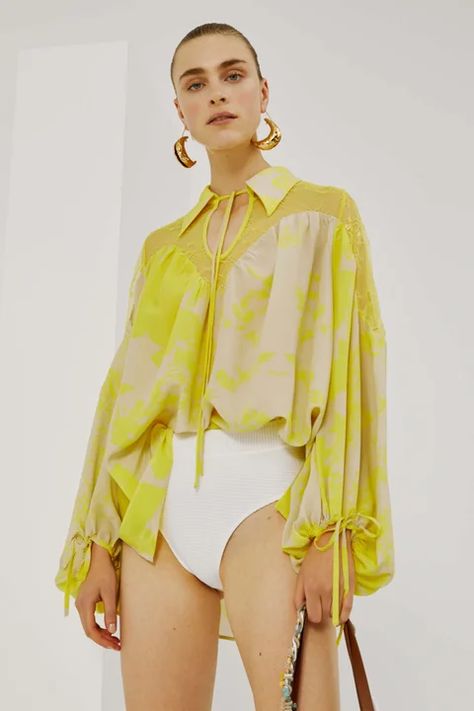 Beatrice .b Spring 2021 Ready-to-Wear Collection | Vogue Women Chiffon Blouse, B Fashion, Cool Diy, Fashion Details, Printed Blouse, Blouse Designs, Fashion Show, Long Sleeve Tops, Ready To Wear