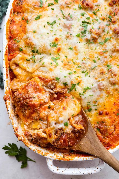 Million Dollar Ravioli Casserole Bake Ravioli Casserole, Toasted Ravioli Casserole, Easy Baked Ravioli Casserole, Million Dollar Cheese Ravioli Casserole, Spaghetti Dishes Ideas, Ravioli Pasta Bake, Italian Casserole Recipes For Dinner, Pasta Ravioli Recipes, Dinner In 321 Recipes