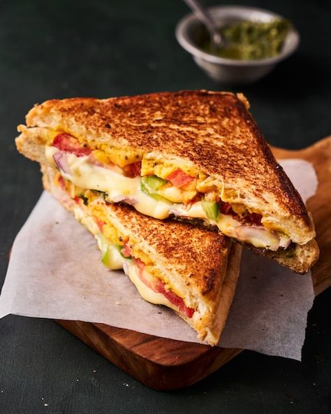 Best Toasted Sandwiches, Toasties Recipe, Tandoori Sandwich Recipes, Toastie Aesthetic, Toasted Sandwiches, Brekkie Ideas, Toasted Sandwich Ideas, Street Food Ideas, Sandwich Toast