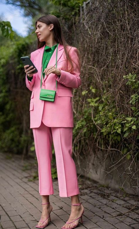 Mode Rose, Color Combos Outfit, Look Rose, Color Blocking Outfits, Chique Outfits, Color Combinations For Clothes, Pink Suit, Contemporary Clothing, Mode Inspo