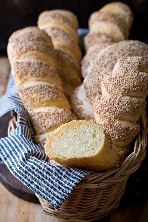 Semolina Bread {Healthy, Easy & Delicious} - Italian Recipe Book Italian Semolina Bread Recipe, Semolina Bread Recipe, Semolina Bread, Semolina Recipe, Italian Bread Recipes, Limoncello Recipe, Bread Healthy, Yeast Starter, Bread Homemade