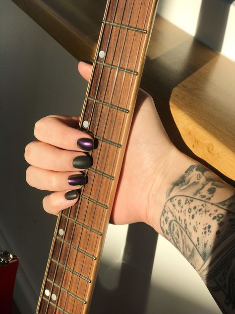 Guitar Nails Design, Guitarist Nails, Black Guitarist, Guitar Nails, Random Nails, Chameleon Nails, Mens Nails, Painted Nails, Short Nail Designs