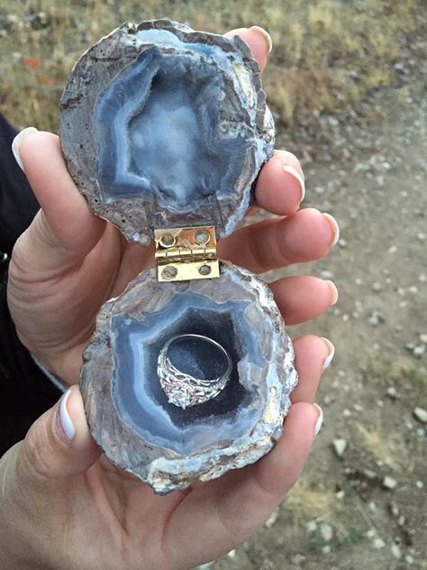 Hippie Wedding Ring, Unique Engagement Ring Box, Marriage Rings, Cottagecore Wedding, Engagement Ring Holders, Crystal Engagement Rings, Geode Ring, Rock Rings, Marriage Ring