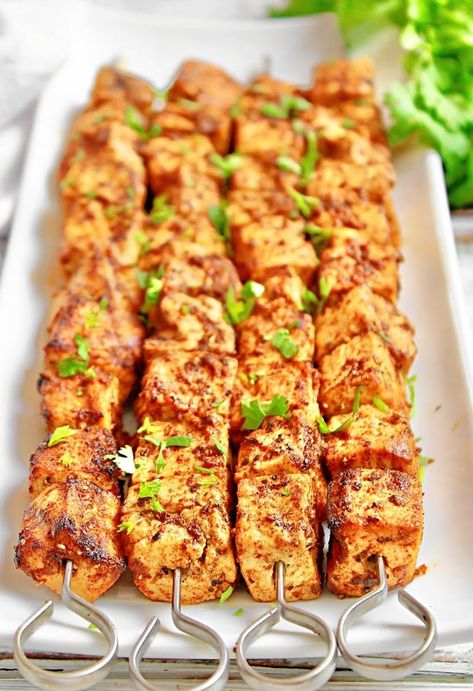 Mexican Grilled Tofu ~ Tofu skewers, marinated in a bold blend of Mexican-inspired spices, and grilled to perfection! Mexican Tofu Marinade, Grilled Tofu Marinade, Mediterranean Tofu Marinade, Vegetarian Mexican Food, Tofu Kabobs Grilled, Grilled Tofu Recipes, Mexican Tofu, Smoker Meals, Veggie Bbq