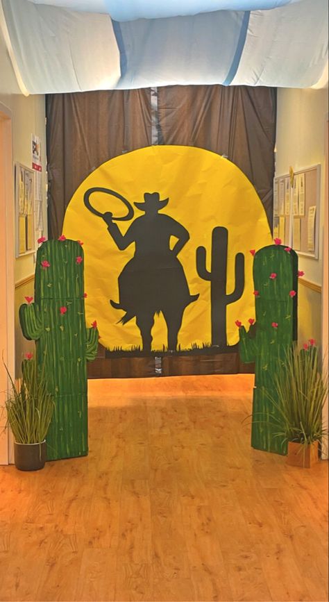 Country Themed Homecoming, Rodeo Dance Decorations, Western Party Decorations Cowboy Theme, Wild Wild West Theme Party Decor, Wild West Hoco Theme, Western School Dance Theme, Trunk Or Treat Cowboy Theme, Wild West School Theme, Western Hallway Decor School