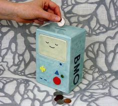 Gamer Crafts, Adventure Time Bmo, Diy Geek, Piggy Bank Diy, Pastel Teal, Ceramic Projects, What Time Is It, Tanah Liat, Clay Crafts Air Dry