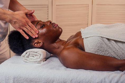 African Spa, Massage Images, African Skin Care, Men Spa, Dental Health Care, American Female, Massage Body, Girl's Back, Photo Beautiful