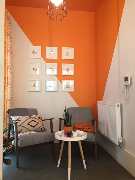 Orange Painted Walls, Orange Accent Walls, Relaxing Office, Office Corner, Bedroom Wall Designs, Bedroom Wall Paint, Orange Walls, Bad Design, Wall Designs