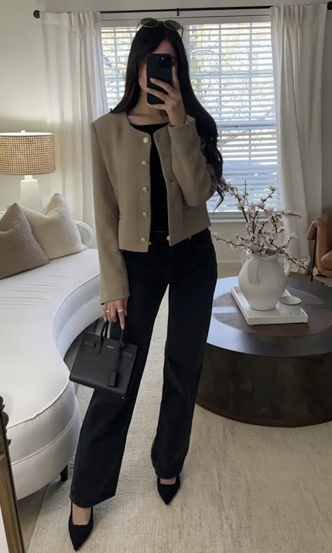 Black Vest And Pants Outfit, Formal Outfits For Women Winter, Job Interview Outfit For Women Winter, Black Formal Pants Outfit, Semiformal Outfit Mujer, Work Style Women, Winter Professional Outfits, Bussines Casual Woman, Job Interview Outfit