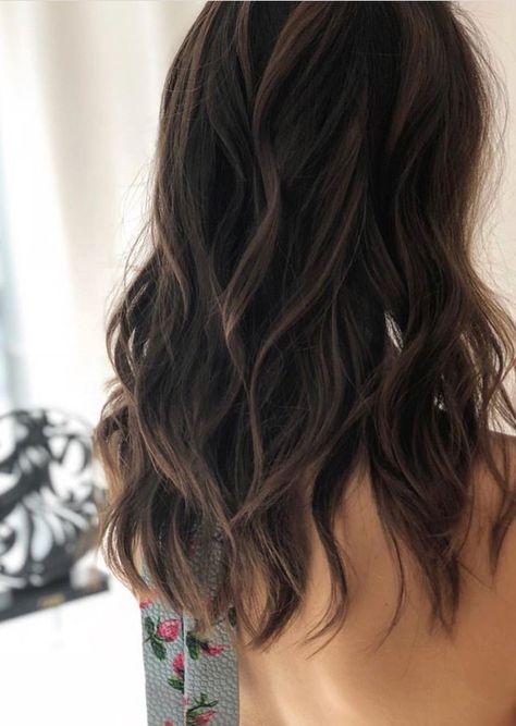 Hair Ideas For Prom Mid Length, Beachy Waves Mid Length Hair, Mid Length Soft Waves, Med Length Curled Hair, Loose Curls On Shoulder Length Hair, Medium Length Loose Waves, Loose Curls Medium Length Hair Brown, Wedding Wavy Hairstyles Mid Length, Loose Waves Brown Hair