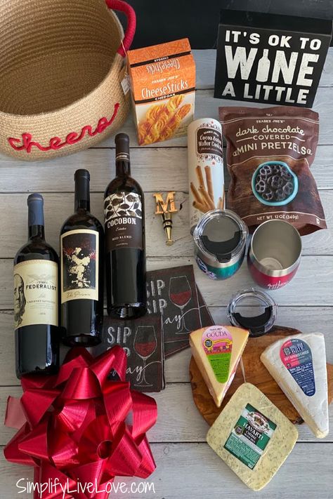 Wine Gift Basket Ideas Silent Auction, Natal, Thank You Wine Gift Basket Ideas, Birthday Wine Basket Gift Ideas, Wine Night Basket, Cheese And Wine Basket, Diy Wine And Cheese Basket, Wine Lover Gift Basket, Rose Wine Gift Basket Ideas