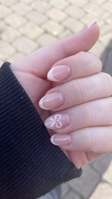 Kawaii Simple Nails, Korean French Nails, Bow Nail Ideas, Nail Inspo Coquette, Almond Gel X Nails, Coquette Nail Designs, Nail Inspo Natural Nails, Uñas Coquette, Shellac Nail Designs