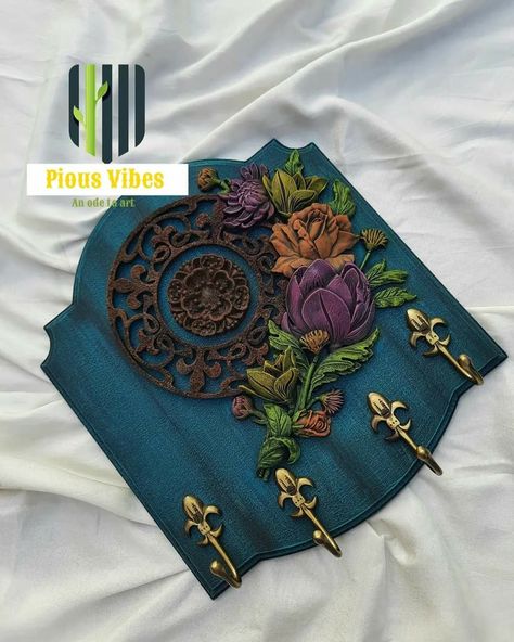 Polymer Clay Key Holder Wall Art, Lippan Art Key Holder, Key Holder Ideas, Key Holder Diy, Mural Art Design, Antique Wall Decor, Lippan Art, Mixed Media Crafts, Clay Wall Art