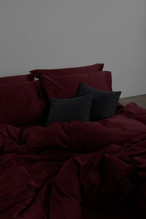 Burgundy Bedding Set, Red Bed Covers, Black And Red Bedding, Red Bedsheets Aesthetic, Red Bed Sheets Aesthetic, Cool Bedding Sets, Red Duvet Cover Bedroom Ideas, Burgundy Bedding Bedroom, Burgundy Bedroom Aesthetic