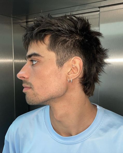 Spiky haircut = @lucroshani Warrior Haircut Men, Male Short Haircut, Warrior Cut Men, Men Piercing Ideas, Warrior Haircut, Medium Haircut Men, Spiky Mullet, Short Haircut Men, Mod Cut