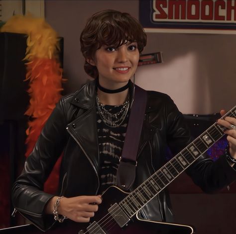 #rockstar #rockstyle #music #aesthetic #nickelodeon #theloudhouse #musician #band #guitar #guitarist #purple #purpleaesthetics #mullet #gayartist #gay #girlfriendmaterial #girlfriend #guitarplayer #guitarsdaily #guitaramp #singer #singing Luna Loud Aesthetic, Luna Loud Live Action, Lynn Loud Live Action Icons, Sophia Woodward, The Loud House Luna, Teenage Movie, Luna Loud, Action Icon, Lynn Loud