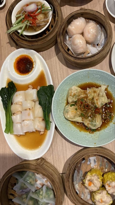 Dim Sum Aesthetic, Dumplings Aesthetic, Food Memes, Delicacy Food, Food O, Dim Sum, Food Obsession, Interesting Food Recipes, Pretty Food