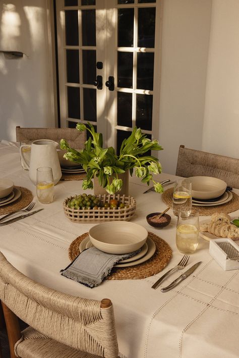 Bringing functional design and color into the home, our Winslow Outdoor Dinnerware collection, emulates the look and feel of traditional ceramic dinnerware without the breakage. This elegantly casual artisan dinnerware crafted in a matte birch hue, is made of Planta, which consists of a majority of plant based materials, making this collection a sustainable and durable alternative to disposable dinnerware. They are also resistant to breaking, scratching and chipping. The Winslow Outdoor Dinnerwa Table Plates Decor, Beautiful Table Settings For Home, Sage Tablescape, Dinner Sets Dinnerware Modern, Dining Table Set Up, Natural Table Settings, Everyday Table Settings, Cozy Table Setting, Organic Table Setting