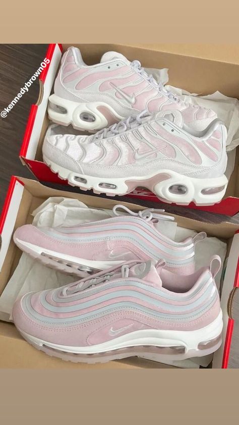 White Tns, Tn White, Nike Shoes Women Fashion, Jeweled Shoes, Pretty Shoes Sneakers, Cute Nike Shoes, Fresh Shoes, Shoe Inspiration, Girly Shoes