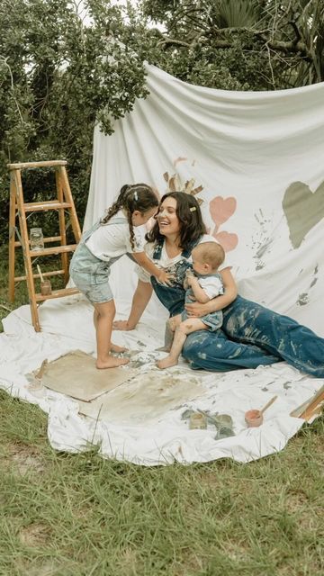 Jess Williams Photography on Instagram: "Truly the cutest session ever 🥹❤️! When Haley told me she wanted to do a paint session I was so excited! I have seen so many cute ones from such amazing artists and was excited for my turn to bring it to life! 🎨 the guy on Facebook marketplace (who I bought the ladder from) said “you’re using this for what??? A photoshoot!?” Yep, you heard that right! 😂  The last time I saw this family the baby was in mamas belly! I just adore my clients who come back for shoots because watching your family grow is so special! 🥰   #paintphotoshoot #paintphotography #creativefamily #creativephotography #photographyideas #photographytrends #gpresets #unscriptedposingapp #authenticlovemag #sonyalpha #sonyphotographer #flphotographer #tampaphotographer #familyphotog Family Diy Photo Shoot, Family Paint Photoshoot, Paint Session Photography, Mommy And Me Painting Photoshoot, Photographer Mini Session Ideas, Maternity Paint Photoshoot, Painting Photoshoot Ideas, Family Paint Session Photography, Photography Mini Session Ideas