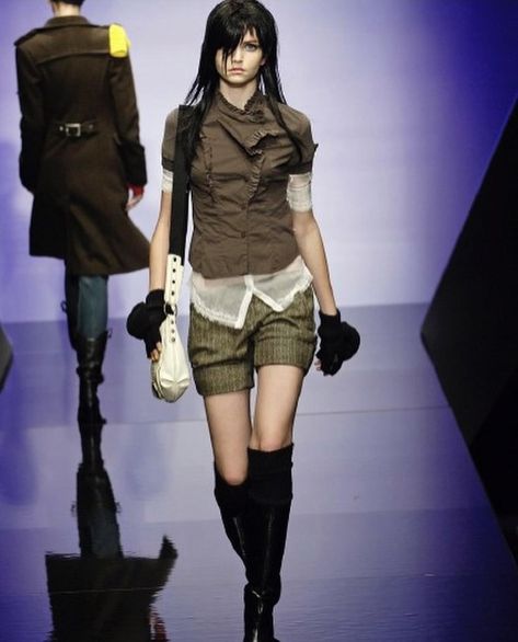 Grunge Fashion Runway, 90s Vivian Westwood Runway, Miu Miu 2000s Runway, Vivienne Westwood Runway 90s Punk, Vivienne Westwood Spring Summer 1997, 2005 Fashion, Fall Outfits Y2k, Grunge Chic, Runway Outfits