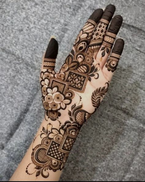 Discover the beauty of mehndi tattoo designs that are both intricate and elegant. Perfect for any celebration, these henna patterns range from simple to elaborate, catering to all tastes. Add a touch of tradition to your modern style with unique and captivating mehndi tattoos. Whether for a wedding or a festival, these designs are sure to impress. #simplemehndi #easymehndi #mehndidesigns #mehndicorner Mandalas, Front Mehndi Design, Tato Henna, मेहंदी डिजाइन, Henna Tattoo Designs Hand, Simple Mehndi Designs Fingers, Simple Henna Tattoo, Very Simple Mehndi Designs, Full Mehndi Designs