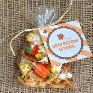 scarecrow crunch Scarecrow Crunch, Scarecrow Party, Fun Fall Decor, Crunch Recipe, Fun Halloween Food, Thanksgiving Cooking, Fall Snacks, Preschool Snacks, First Day Of Fall