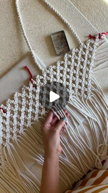 Bags Making, Macrame Bags Tutorial, Make Bag, Macrame Tote Bag Tutorial, Easy Bag, Bag Macrame, Diy Macrame Bag, Macrame Bag Diy, Macrame Patterns Tutorials Videos