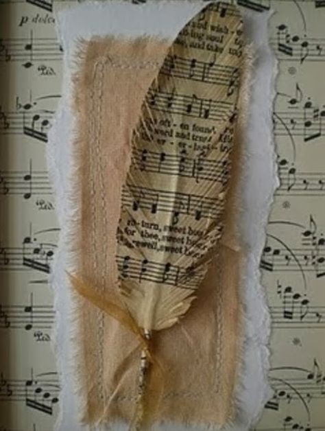 Stary Papier, Sheet Music Crafts, Romantic Notes, Paper Feathers, Diy Vintage Decor, Music Crafts, Music Decor, Musical Notes, Cool Ideas