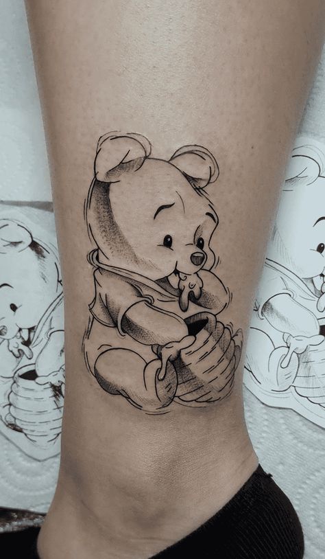 Croquis, Winnie The Pooh Tattoo Ideas Mom, Small Realism Tattoo, Winnie The Pooh Tattoo Ideas, Pooh Bear Tattoo, Disney Characters Tattoos, Winnie The Pooh Tattoos, Octopus Tattoo Sleeve, Kids Tattoo