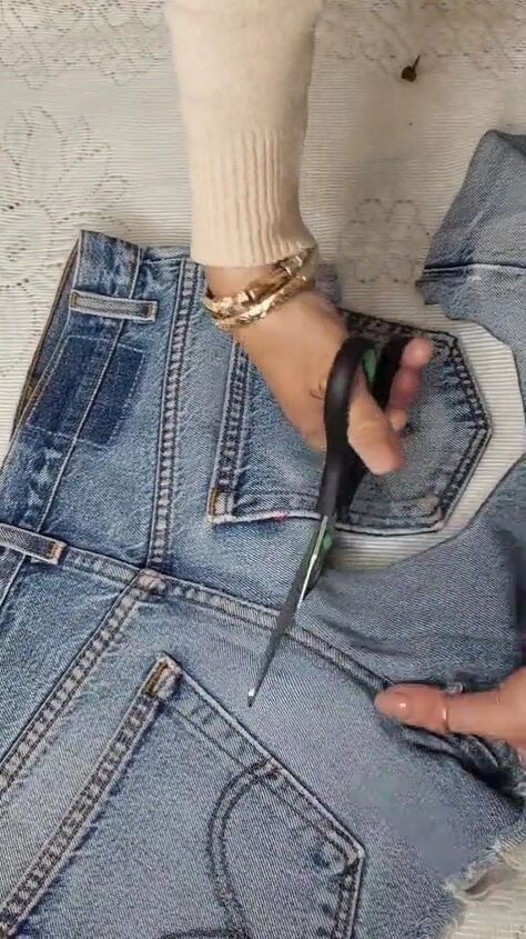 Denim Belts Diy, Demin Corset Outfits, Denim Shirt Refashion Diy, Denim Waist Belt, Denim Shorts Upcycle, Upcycle Clothes Denim, Diy Denim Outfits, Diy Denim Clothes, Denim Upcycle Diy Jean Crafts