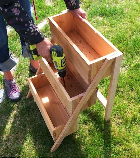 Herb Garden Planter, Apartment Balcony Garden, Garden Boxes Diy, Tiered Planter, Diy Herb Garden, Herb Planters, Diy Garden Furniture, Herbs Indoors, Diy Garden Projects