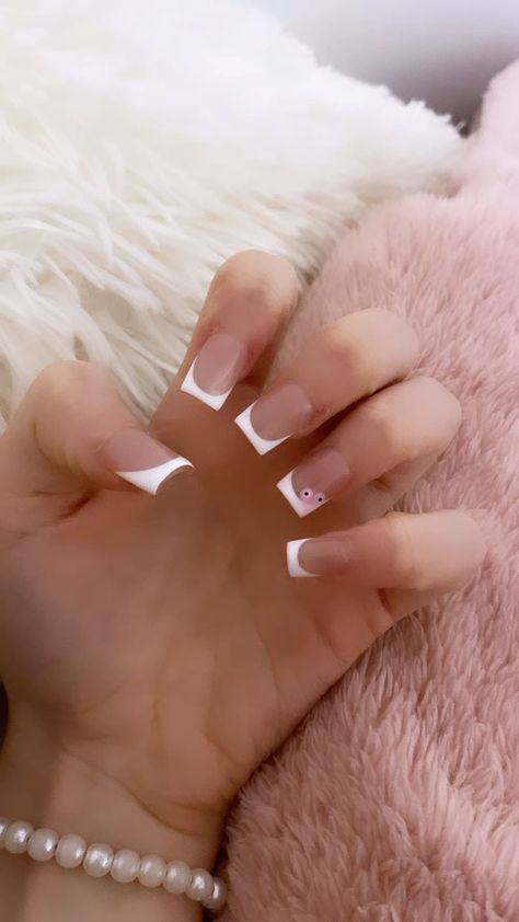 French Tips Pink Heart, French Tips Nails With Heart, White And French Tip Nails, Summer French Tip Designs, Nails Cdg Heart, Cute And Classy Nails, Summer Heart Nails, French Tip Nail Designs Summer, Pink Cdg Nails