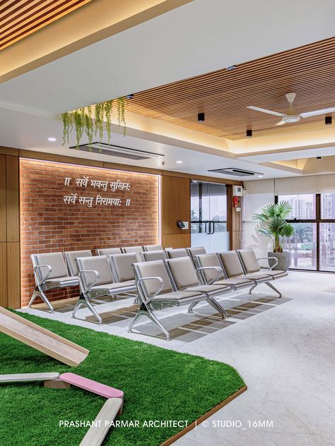 Hospital Reception Design Interiors, Hospital Waiting Area Design, Office Table Design Modern, Hospital Waiting Area, Hospital Interiors, Pediatric Office Decor, Sanskrit Shlok, Waiting Area Design, Ent Clinic