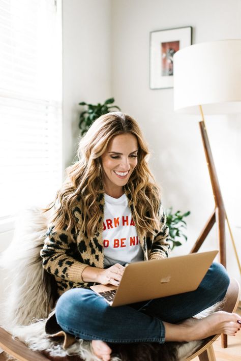 5 Ways to Style a Graphic Tee - Rachel Hollis Style A Graphic Tee, Meeting Outfit, Rachel Hollis, Branding Photoshoot, Oversized Blazer, Cool Sweaters, Mom Style, Mens Graphic Tee, 5 Ways