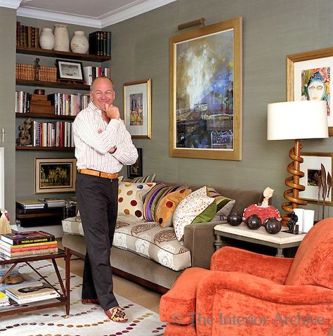 Portrait of interior designer William Yeoward standing in the living room of his London apartmen. William Yeoward Interiors, Traditional Livingroom, Edinburgh Flat, William Yeoward, Juicy Orange, Holiday Apartment, London Property, House Inside, Contemporary Living Room