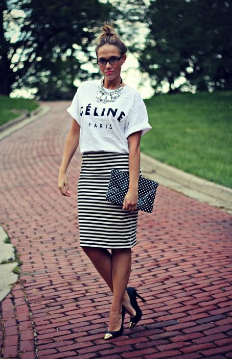 stripes, t and statement necklace Black And White Striped Skirt, Rok Outfit, White Striped Skirt, Mode Casual, Striped Skirt, Pencil Skirt Black, Mode Inspo, Stripe Skirt, Pierre Cardin