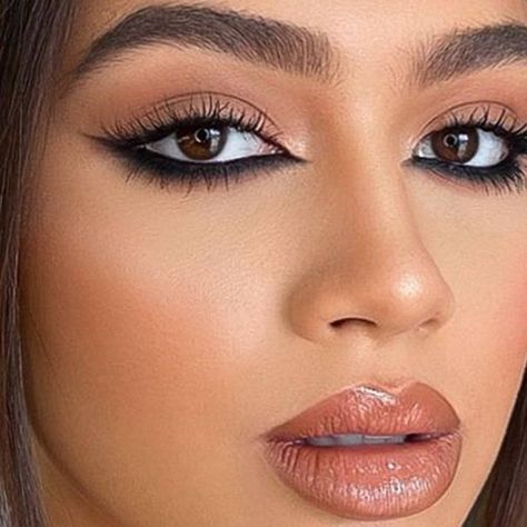 Reverse Cateye Look, Pretty Cat Eye Makeup, Cat Eye Makeup Natural Winged Liner, Top And Bottom Liner Eye Makeup, Winged Eye Look, Reverse Winged Liner, Winged Liner Makeup Look, Wedding Eyes Makeup, Eyeliner All Around Eye