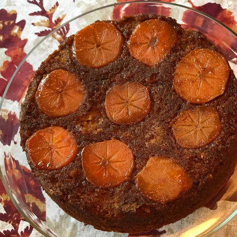 Persimmon Upside Down Cake How To Eat Persimmon, Blackberry Upside Down Cake, Persimmon Pulp, Persimmon Cake, Cake Batter Recipes, Upside Down Cake Recipe, Persimmon Recipes, Rhubarb Desserts, Cake Base