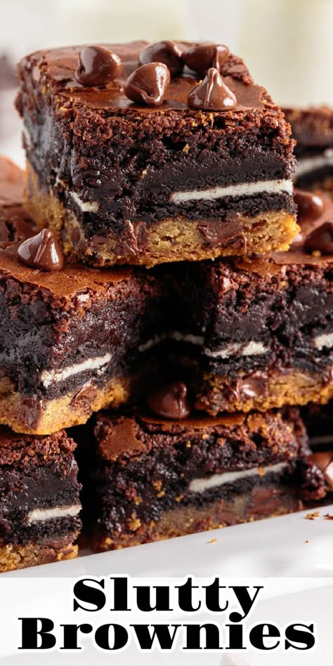 Chocolate Chip Cookie Brownies, Homemade Cookie Dough, Ultimate Brownies, Ultimate Chocolate Chip Cookie, Oreo Fudge, Cookie Base, Chocolate Chip Brownies, Quick Dessert Recipes, Christmas Desserts Easy