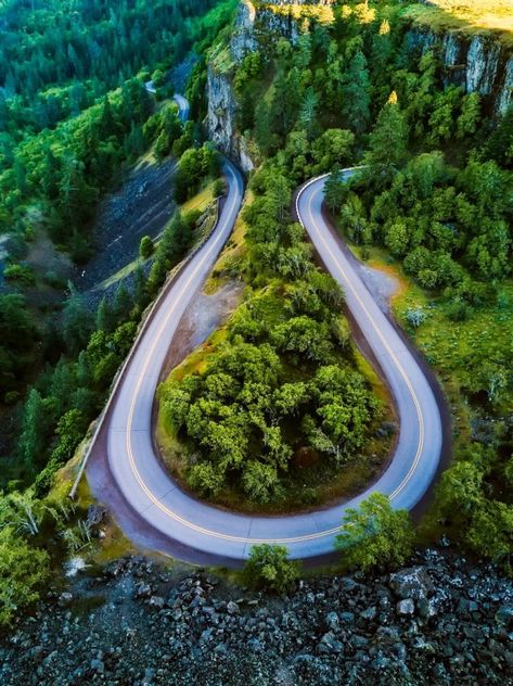 Horseshoe Road trips in Oregon Drone Concept, Technology Future, Usa Bucket List, Oregon Road Trip, Aerial Photography Drone, Drones Concept, Travel Bucket List Usa, Us Travel Destinations, Winding Road